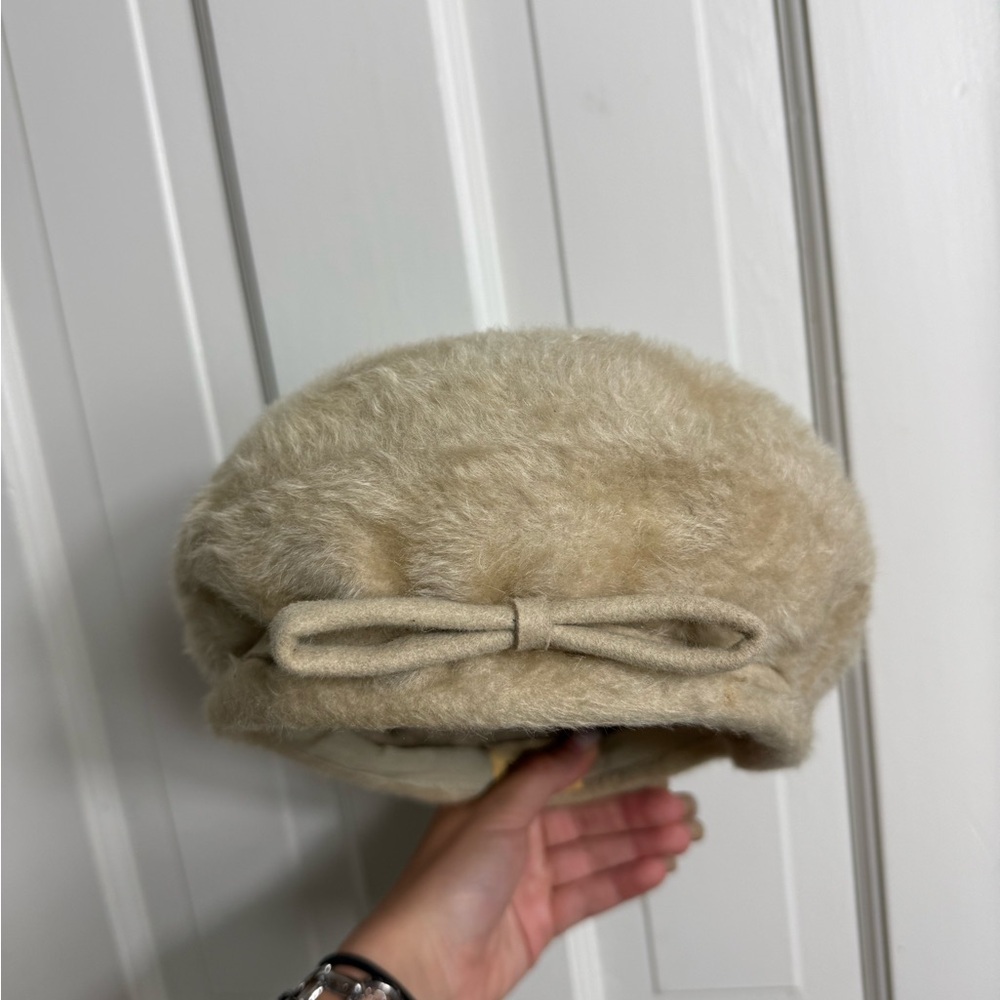 Elegant Cream Wool Beret with Bow